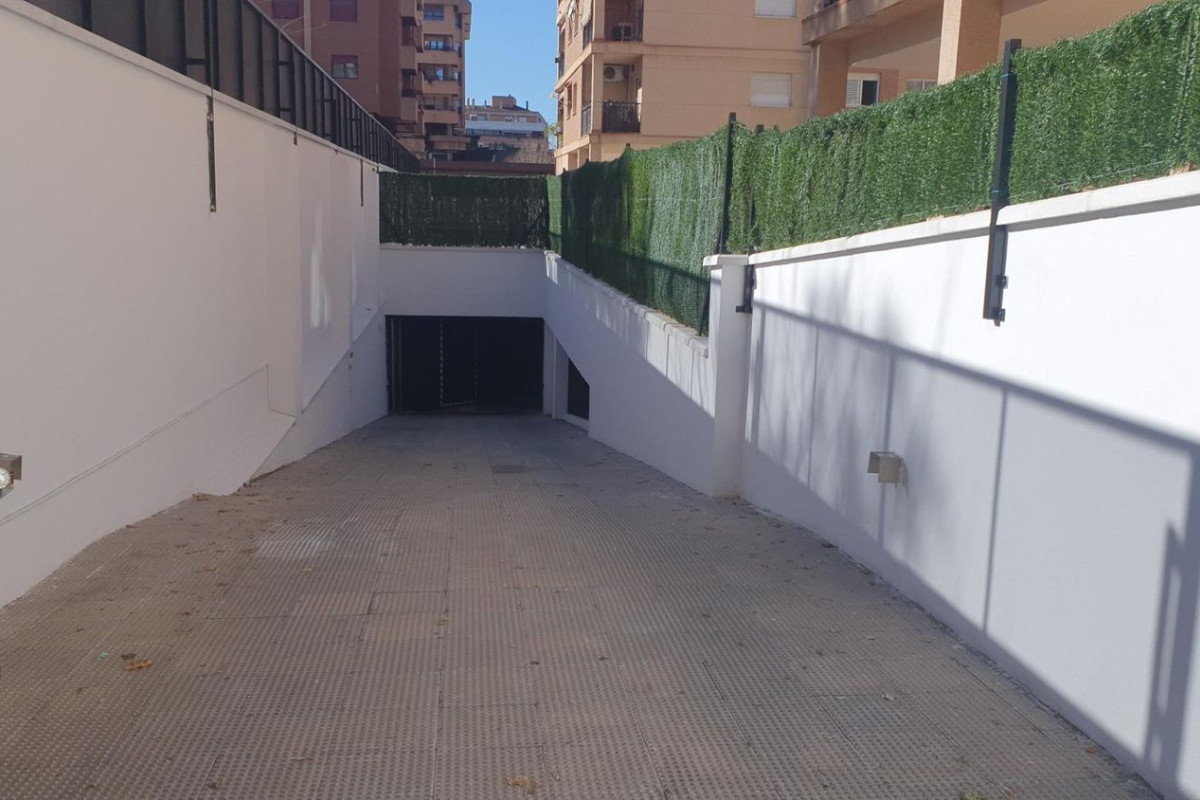 Sprzedaż garażu w Calle Torre de la Vela, 1 , Granada photo 5