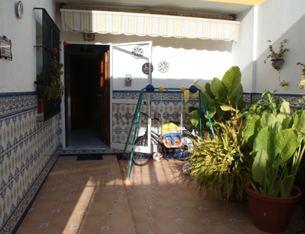 Chalet adosado en venta en , Palomares del Río thumbnail 1