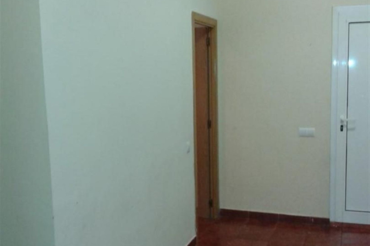 Sale of ground in Calle de Ferré, Hospitalet de Llobregat
 photo 2