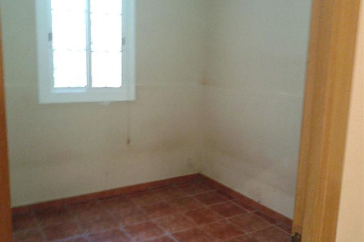 Sale of ground in Calle de Ferré, Hospitalet de Llobregat
 photo 3