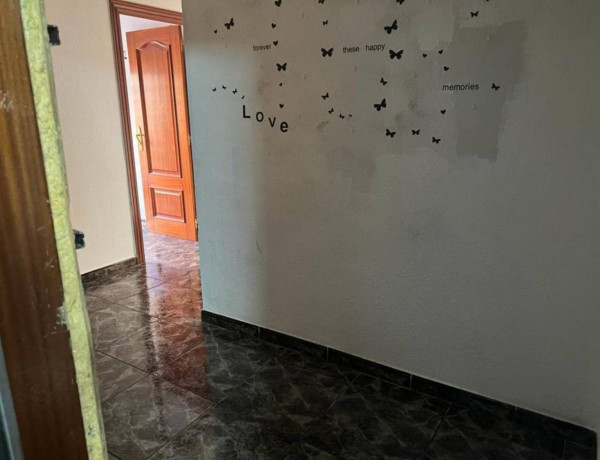 Piso en venta en , La Llagosta photo 2