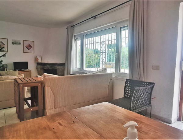 Detached villa for sale in  Urbanización Costabella, Marbella photo 4