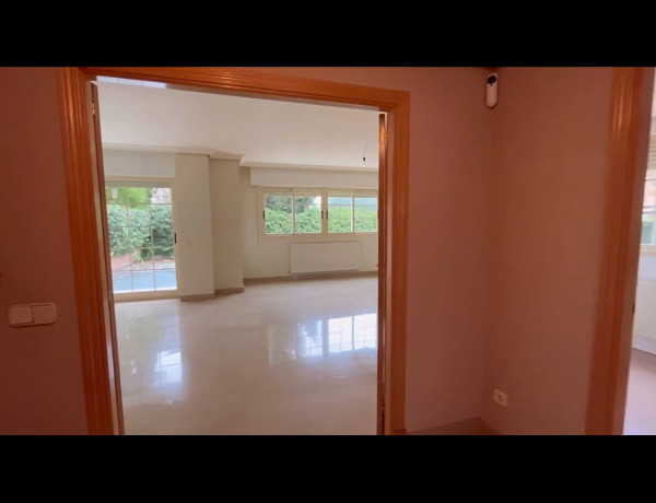 Chalet adosado en venta en  Golf - El Carralero , Majadahonda photo 2