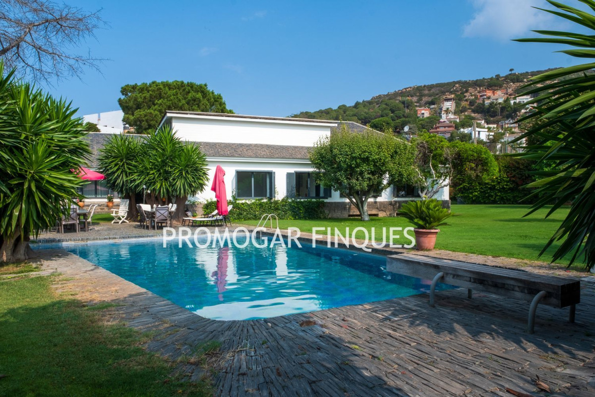 Sale of independent chalet in Calle de l'Olm, Badalona
 photo 2