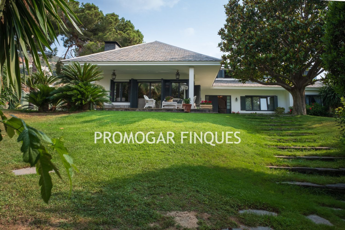 Sale of independent chalet in Calle de l'Olm, Badalona
 photo 3