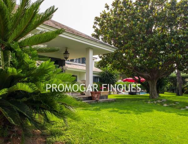 Detached villa for sale in  Calle de l'Olm, Badalona photo 4