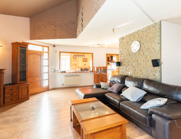 Chalet independiente en venta en  Terra Nostra - Font Pudenta , Montcada i Reixac photo 1