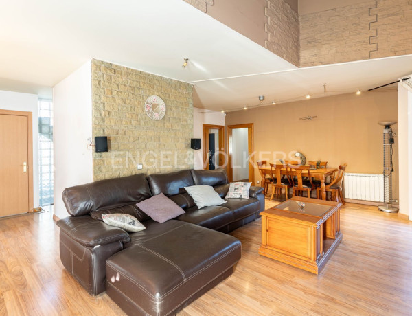 Chalet independiente en venta en  Terra Nostra - Font Pudenta , Montcada i Reixac photo 2