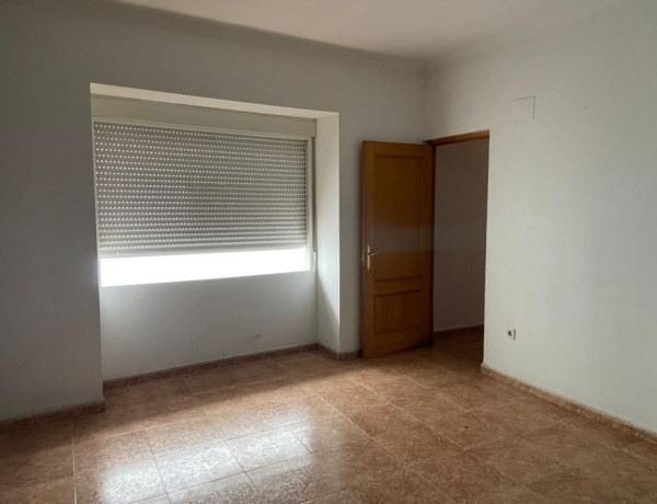 Piso en venta en  Santa Rosa - Valdeolleros , Distrito Santa Rosa - Valdeolleros photo 4