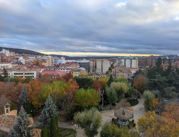 Пентхаус на продажу в  Paseo el Espolón, Soria photo 4