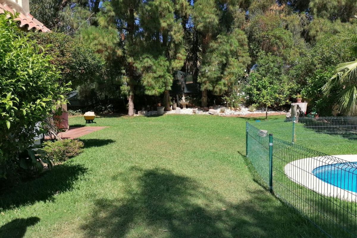 Продажа отдельного шале в  Calle Motril s/n, Бенальмадена photo 2