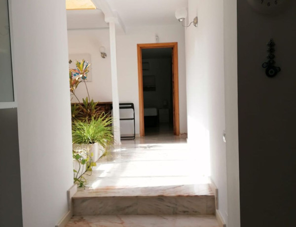 Detached villa for sale in Calle Motril s/n, Benalmádena thumbnail 2