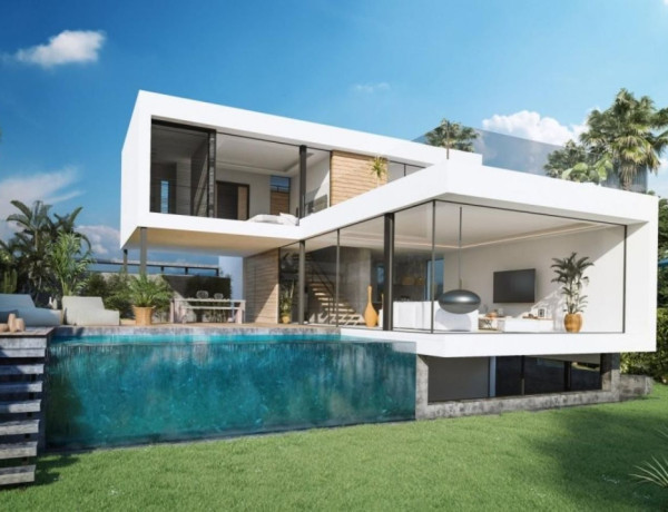 Chalet independiente en venta en Benamara - Atalaya , Estepona photo 1