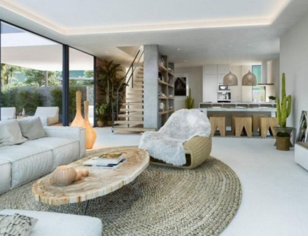 Chalet independiente en venta en Benamara - Atalaya , Estepona thumbnail 1