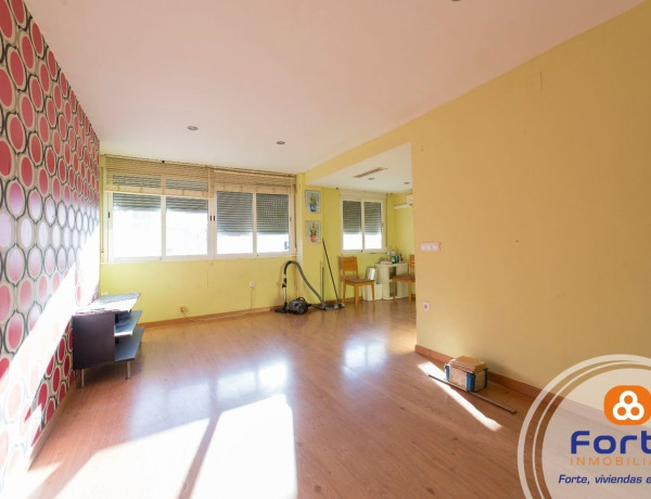 Piso en venta en  Pasaje Aguilar de la Frontera, Distrito Sector sur - Santa Cruz photo 1