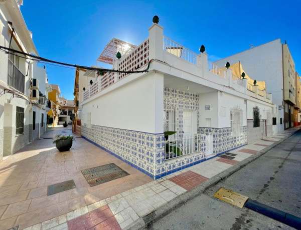 Chalet independiente en venta en Centro , Torremolinos thumbnail 2