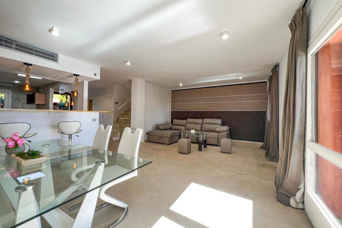 Venta de chalet adosado en  Nagüeles-Milla de Oro , Marbella photo 3