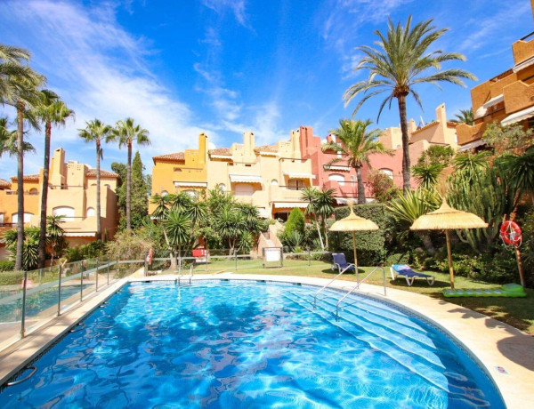Chalet adosado en venta en Nueva Andalucía , Marbella thumbnail 1