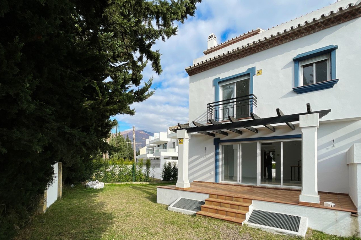 Venta de chalet adosado en Costa Natura , Estepona photo 1