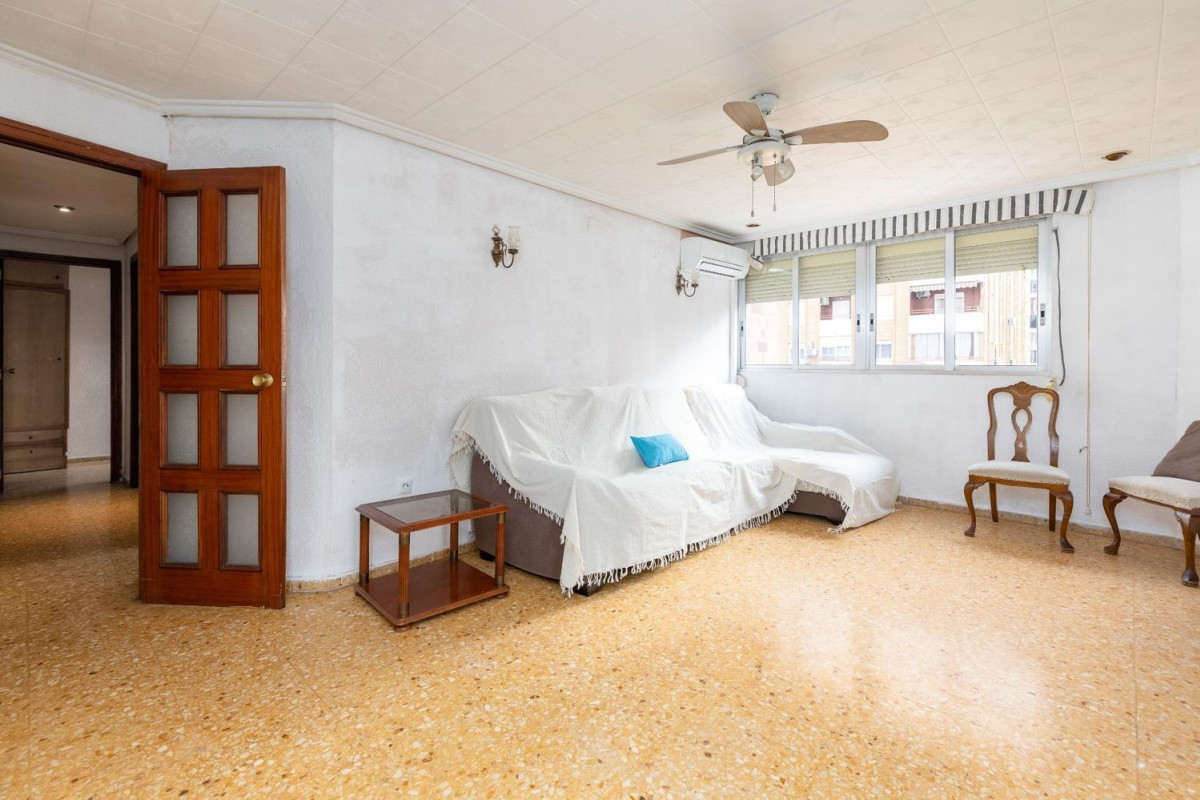 Продажа квартиры на Calle Paco Pierra, Валенсия
 photo 3
