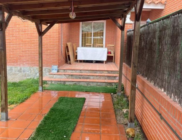Chalet adosado en venta en , El Álamo thumbnail 1