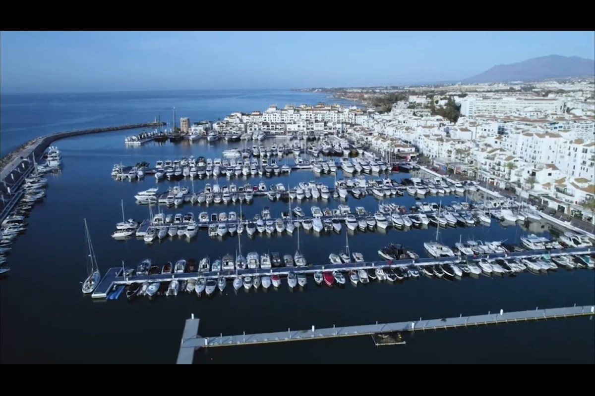 Penthouse sale in Muelle ribera, 27, Marbella photo 1
