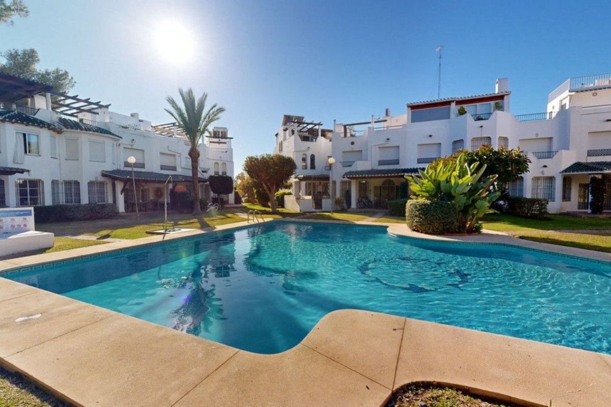 Sprzedaż szeregowego domku w Nowa Andaluzja , Marbella photo 1