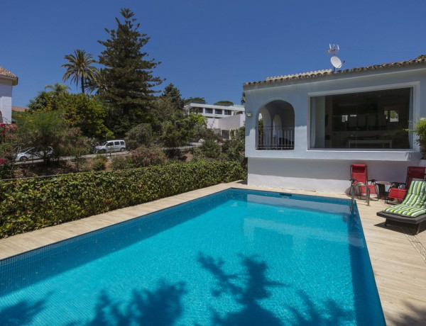 Detached villa for sale in  Las Chapas-El Rosario , Marbella photo 1