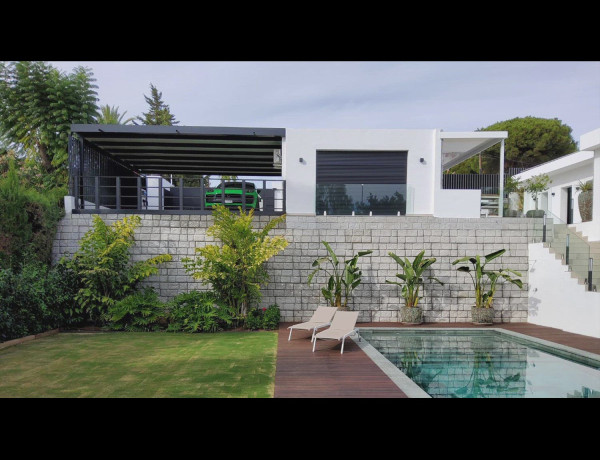 Chalet independiente en venta en Las Chapas-El Rosario , Marbella photo 1