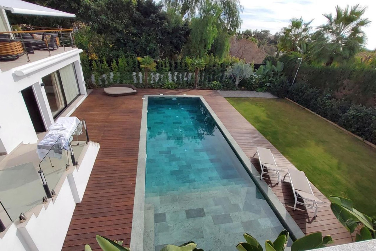 Sprzedaż niezależnego domku jednorodzinnego w Las Chapas-El Rosario , Marbella photo 3