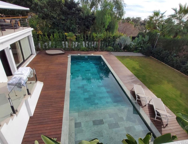 Chalet independiente en venta en Las Chapas-El Rosario , Marbella thumbnail 2