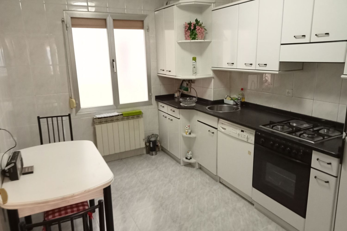 Venta de piso en BEATO TOMAS DE ZUMARRAGA, Vitoria-Gasteiz
photo 1
