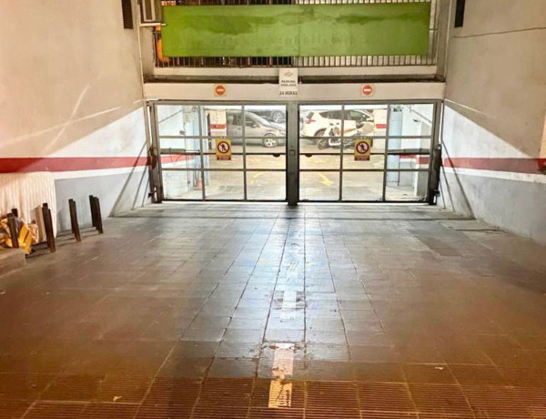 Продается гараж по адресу  Calle de Sardenya, 280 , Barcelona photo 1