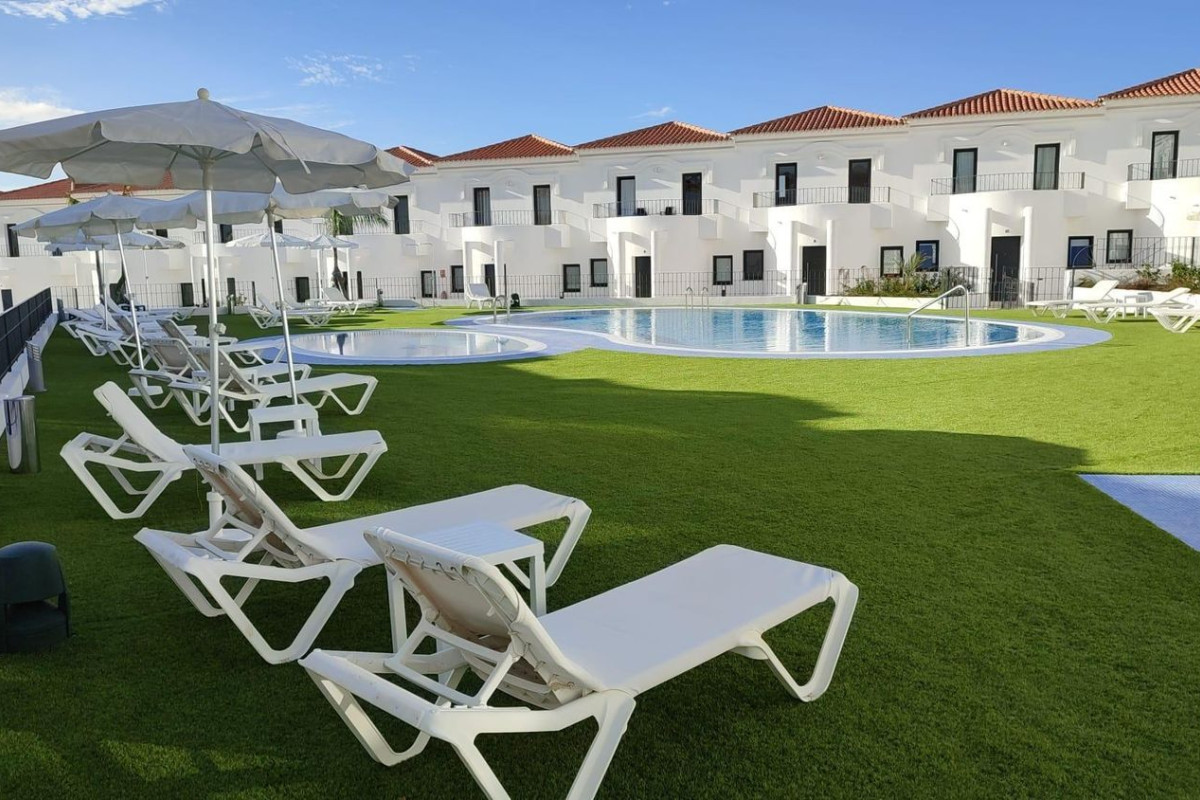Sale of townhouse in Avenida J.M. Galván Bello , San Miguel de Abona photo 1