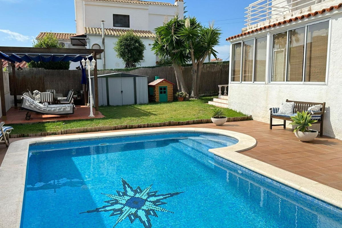 Sale of independent chalet in Residential, Cunit
photo 3
