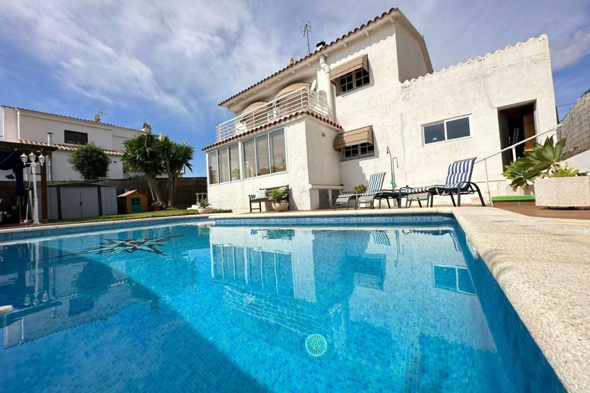 Sale of independent chalet in Residential, Cunit
photo 4