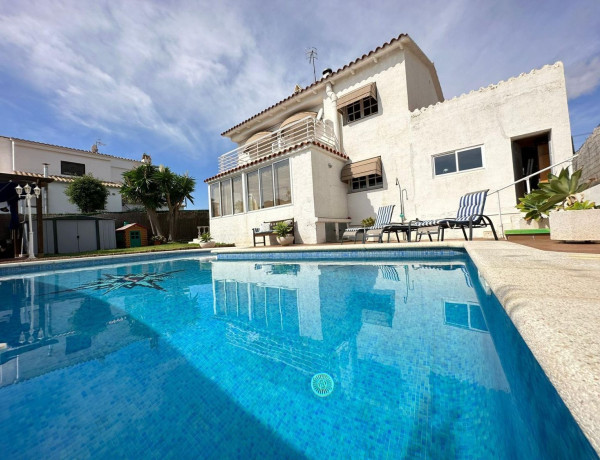 Detached villa for sale in  Residencial , Cunit photo 4