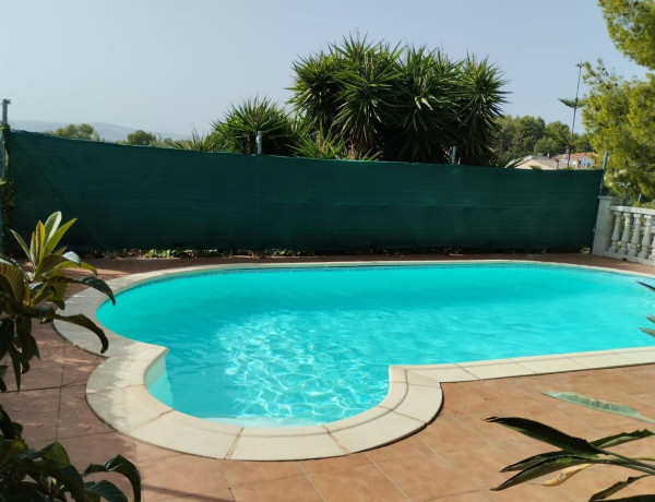 Detached villa for sale in Calle Alp, Calafell photo 1