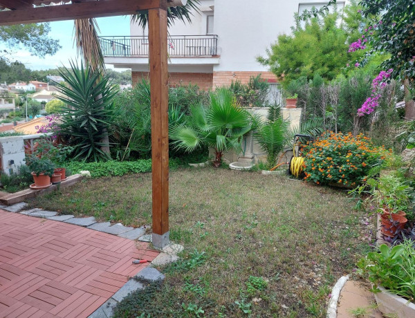 Detached villa for sale in Calle Alp, Calafell thumbnail 2