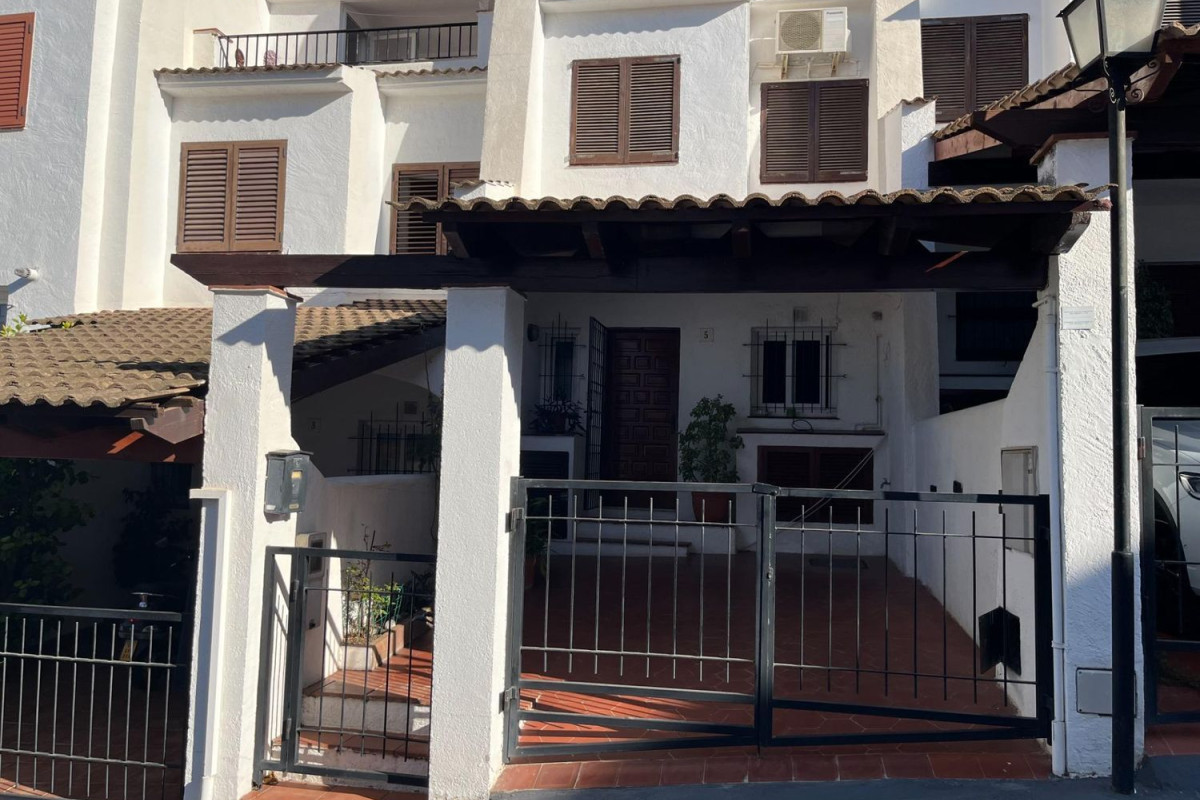 Venta de chalet adosado en  Travesía de l'Ermita , Calafell photo 2