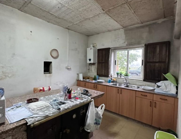Chalet independiente en venta en , Castro de Rei thumbnail 1