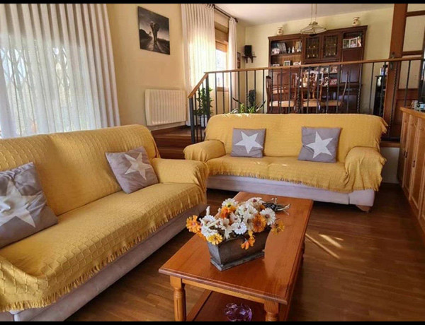 Detached villa for sale in Segur de Calafell , Calafell thumbnail 1