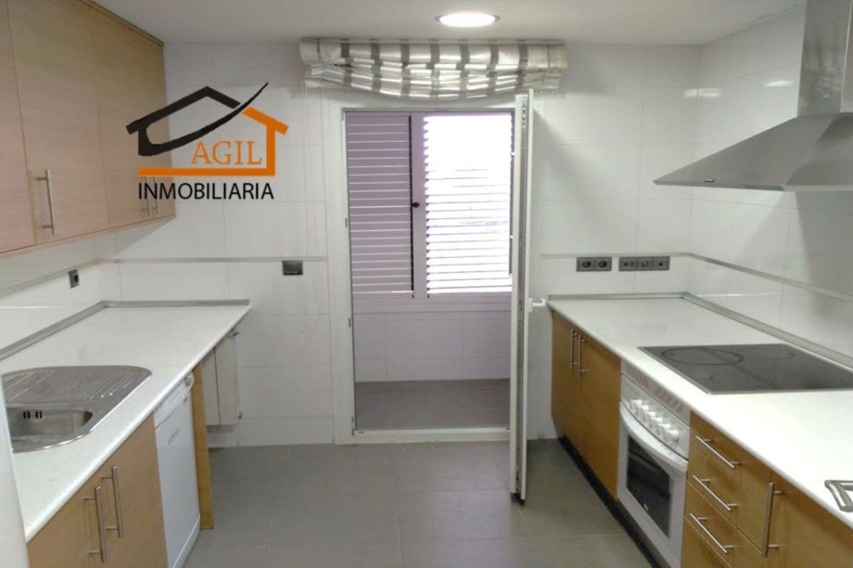 Sprzedaż duplexu w Calle Ordóñez, Leganés photo 5