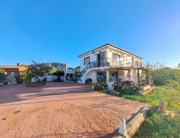 Chalet independiente en venta en  Plaza Poligono 11, Alzira photo 1