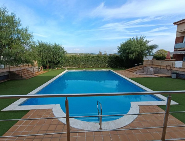 Chalet adosado en venta en Pla de Sant Pere-Les Salines , Cubelles photo 1