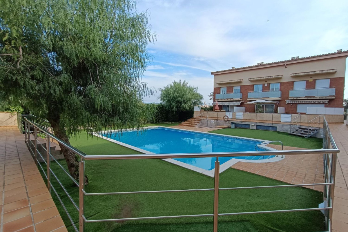 Venta de chalet adosado en Pla de Sant Pere-Les Salines , Cubelles photo 3