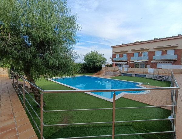 Chalet adosado en venta en Pla de Sant Pere-Les Salines , Cubelles thumbnail 2