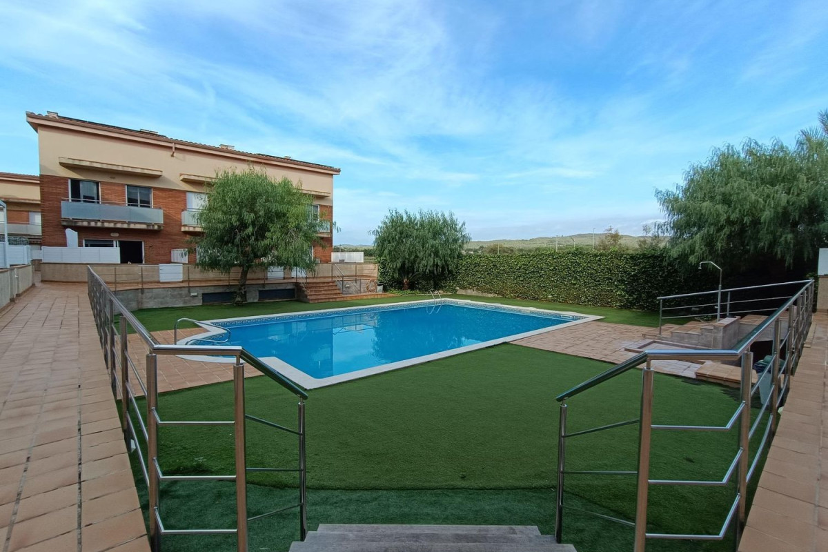 Venta de chalet adosado en Pla de Sant Pere-Les Salines , Cubelles photo 4