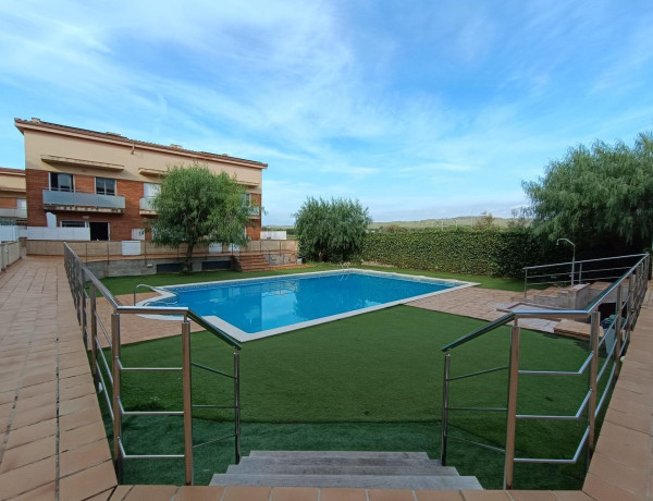 Chalet adosado en venta en  Pla de Sant Pere-Les Salines , Cubelles photo 4