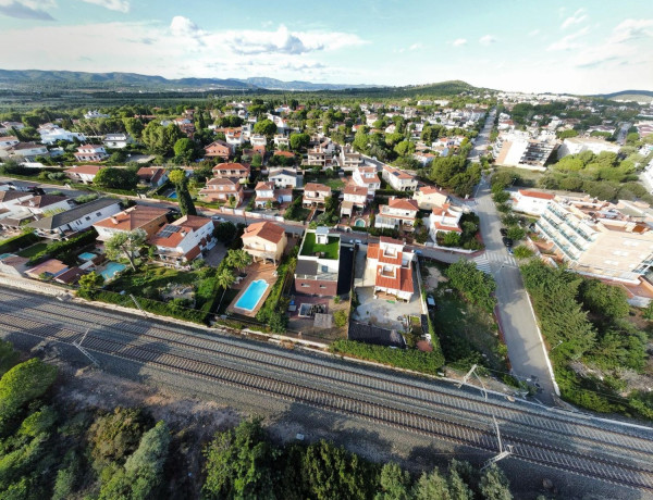 Chalet independiente en venta en  Calle Sant Cosme i Damià, El Vendrell photo 4